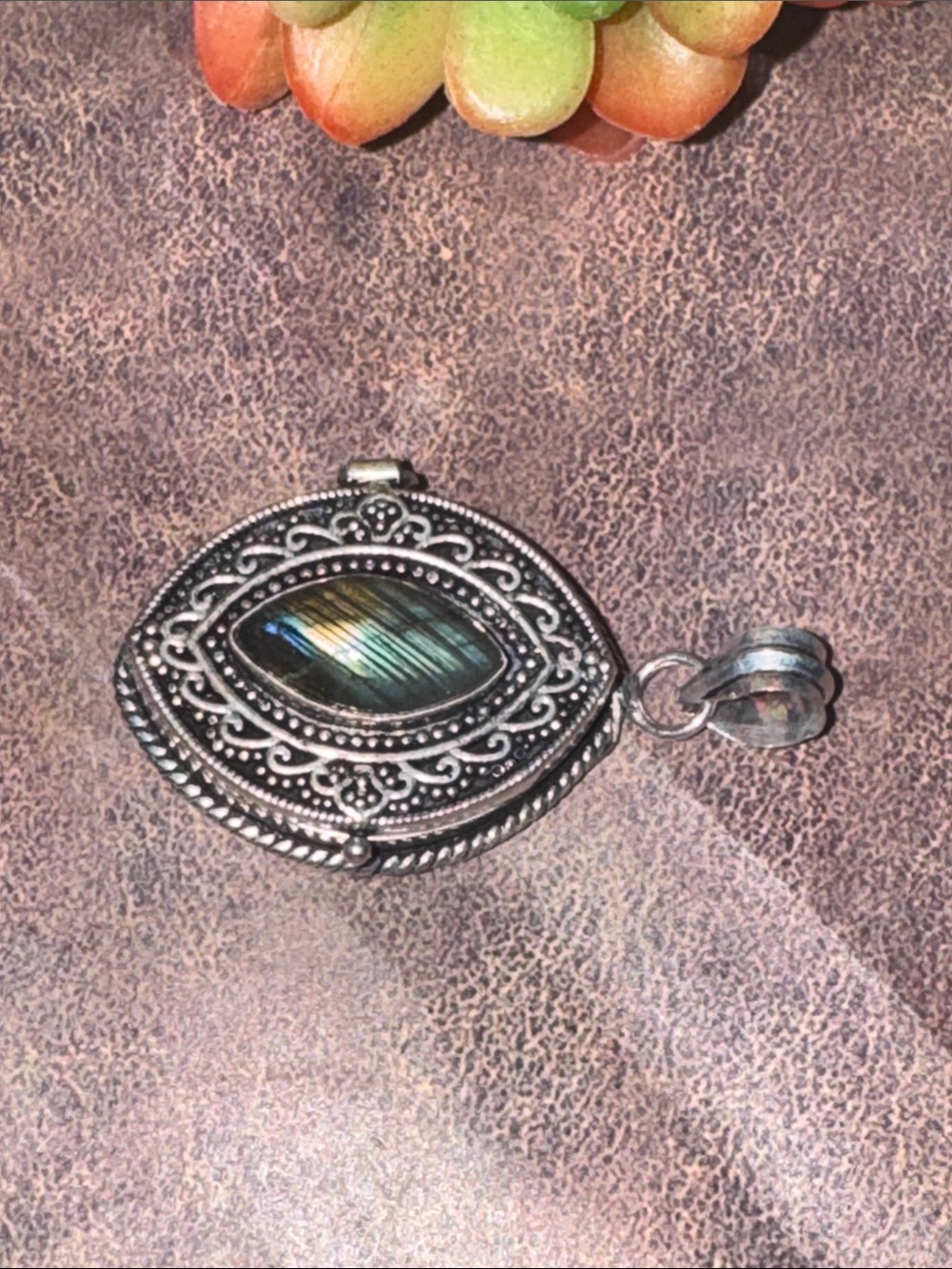 Labradorite Silver Locket - Picture 5 of 12